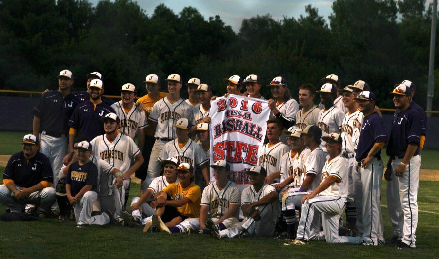 The+baseball+team+celebrates+their+advancement+to+state.+The+Dragons+will+play+at+Principal+Park+July+27+at+11%3A00+a.m.+against+Waukee.
