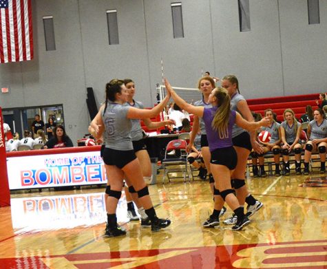 Girls Volleyball team competes at Ballard Invitational Tournament