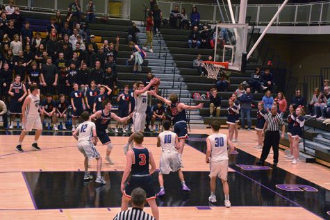 Boys’ basketball beats Urbandale 66-51