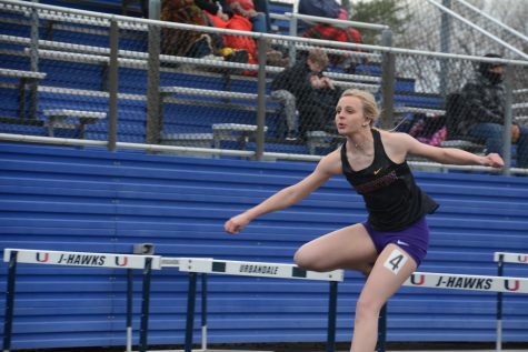 Boys and Girls Varsity Track Runs at Urbandale