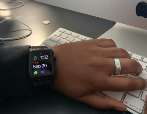 Akshaya Kumar '20 poses with her Apple Watch Series 3.