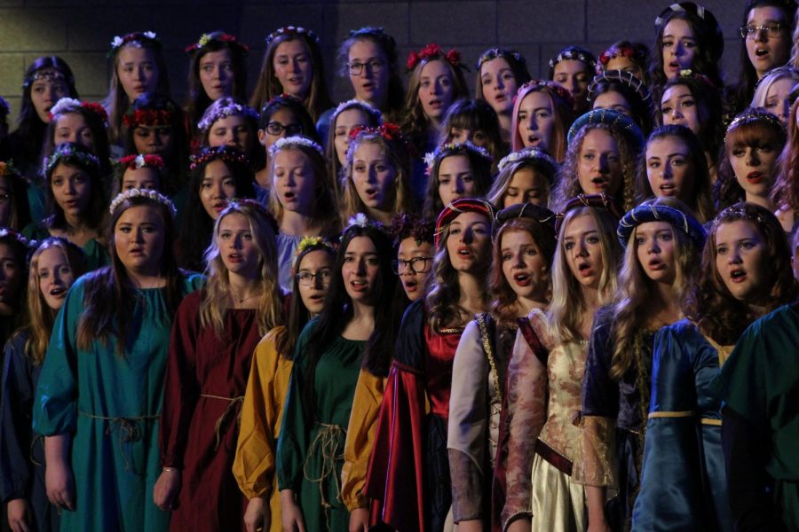 Concert Choir, Women's Choir, Cantus and Cantemus voices singing